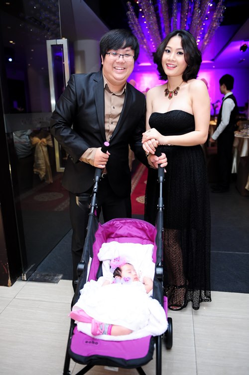 vo gia bao vai tran xinh dep mung con gai day thang - 2