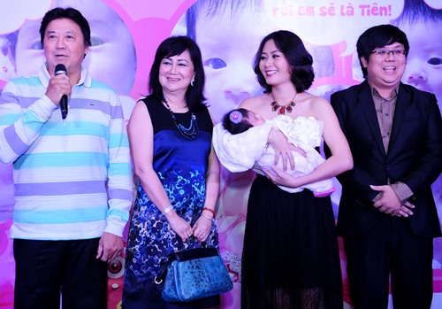 vo gia bao vai tran xinh dep mung con gai day thang - 6