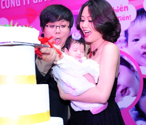 vo gia bao vai tran xinh dep mung con gai day thang - 7