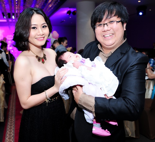 vo gia bao vai tran xinh dep mung con gai day thang - 8