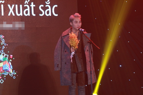 son tung m-tp gay chu y voi moi hong chum chim - 18