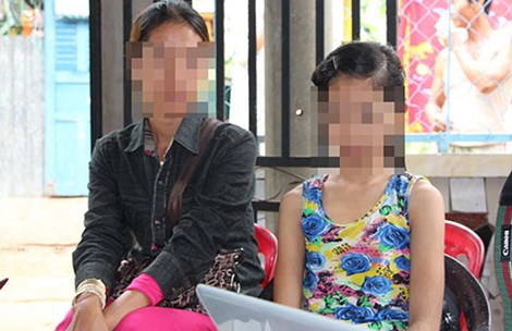 thieu nu to bi cha me nuoi hanh ha, hiep dam - 1