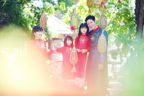 gia dinh viet huong, thuy hanh, binh minh mac ao dai du xuan - 9