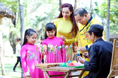gia dinh viet huong, thuy hanh, binh minh mac ao dai du xuan - 4