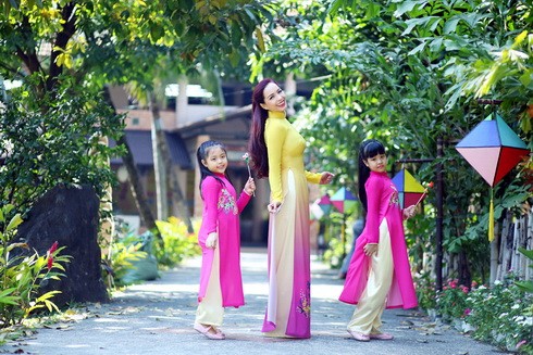 gia dinh viet huong, thuy hanh, binh minh mac ao dai du xuan - 5