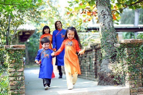 gia dinh viet huong, thuy hanh, binh minh mac ao dai du xuan - 2