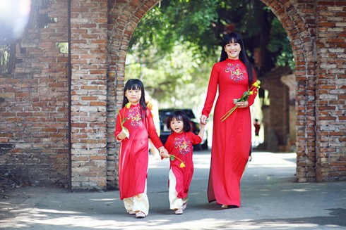 gia dinh viet huong, thuy hanh, binh minh mac ao dai du xuan - 11