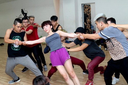 toc tien mat moc xinh dep, tap vu dao "khieu khich" - 13