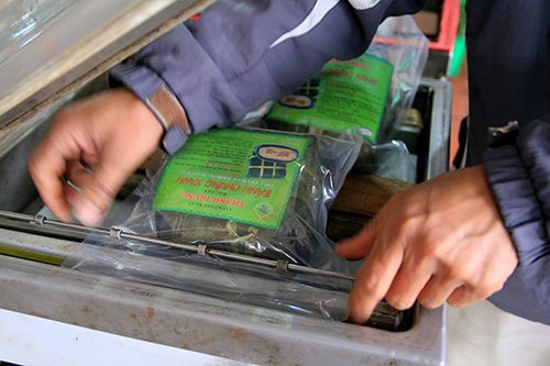 lang banh chung tranh khuc hoi ha chay tet - 12