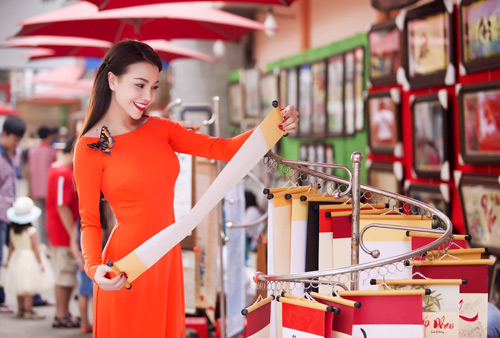 tra ngoc hang dien ao dai dao pho mua xuan - 12