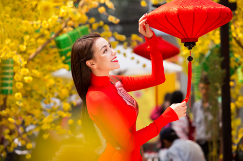 tra ngoc hang dien ao dai dao pho mua xuan - 3