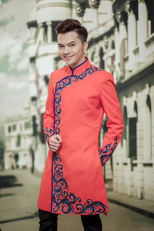 van trang dien ao dai e ap ben canh nam cuong - 8