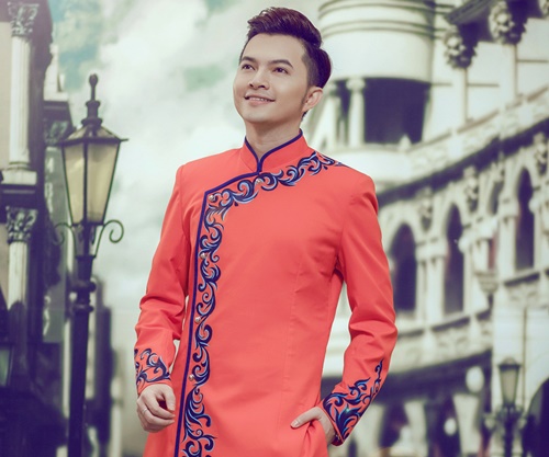 van trang dien ao dai e ap ben canh nam cuong - 9