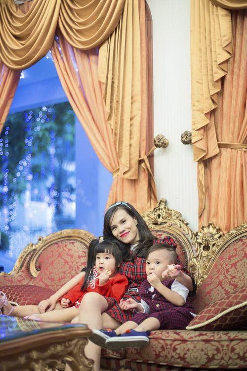 em gai thanh thao dua con trai dao pho xuan - 14