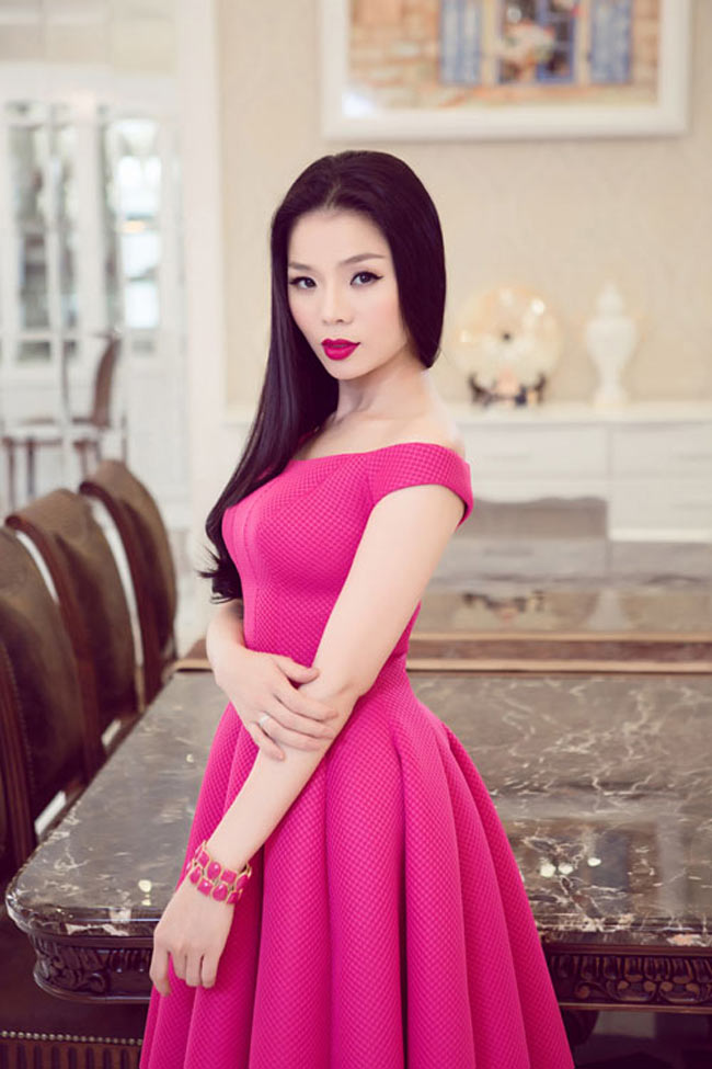 Sao Việt & quot;làm nũng & quot; với trang phục màu hồng