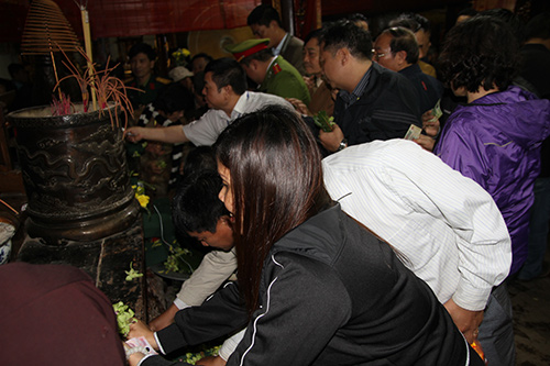 chen lan, xo day de gianh 'loc' dem khai an den tran - 12