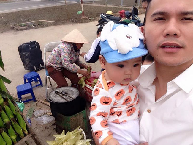 Con trai Tú Dưa mắt to tròn & quot;hút hồn & quot;