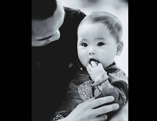Con trai Tú Dưa mắt to tròn & quot;hút hồn & quot;