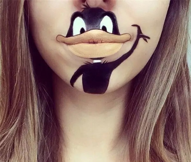 Thú vị kiểu trang điểm môi bằng... hoạt hình