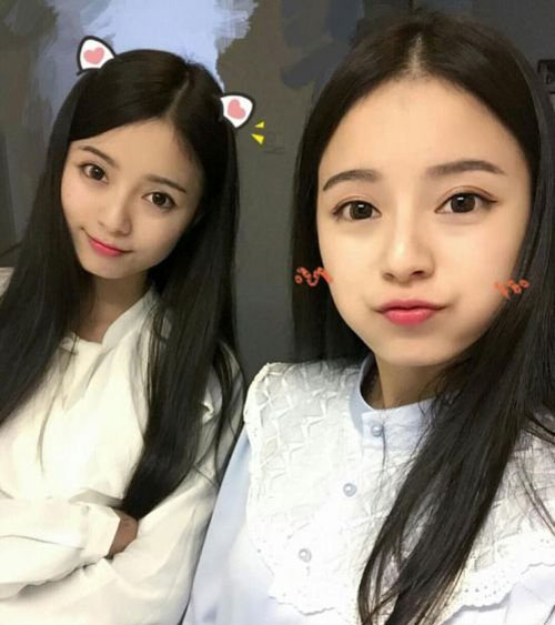 chi em sinh doi xinh nhu bup be khuynh dao cong dong mang - 1