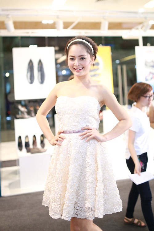 lan phuong bi dung xe tren duong di du su kien - 7