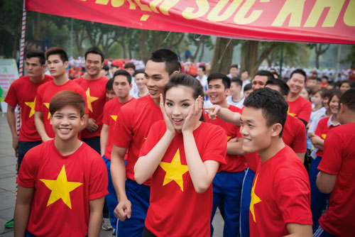 ky duyen xinh dep rang ngoi trong ngay chay vi suc khoe - 7