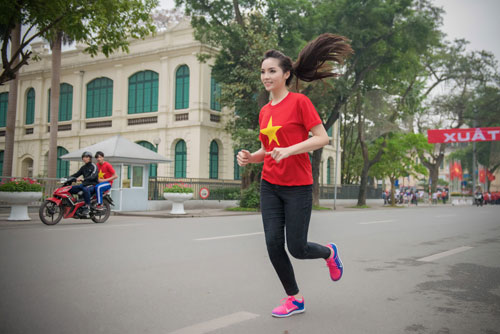 ky duyen xinh dep rang ngoi trong ngay chay vi suc khoe - 6