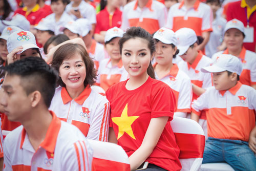 ky duyen xinh dep rang ngoi trong ngay chay vi suc khoe - 8