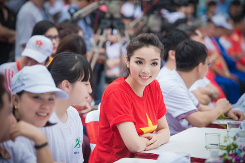 ky duyen xinh dep rang ngoi trong ngay chay vi suc khoe - 9