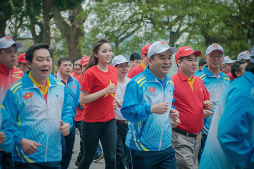 ky duyen xinh dep rang ngoi trong ngay chay vi suc khoe - 10