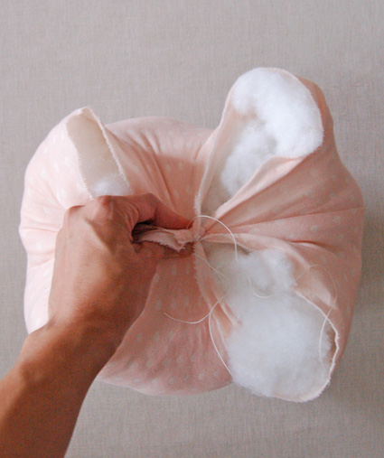 Tự làm gối quả dâu siêu 'cute' - 12