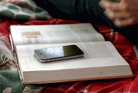 iPhone 4 chính hãng 'đẩy' xách tay hạ giá - 1