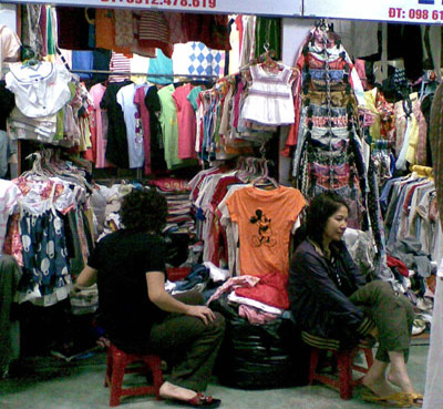 Bí ẩn như... quần áo hàng thùng - 2