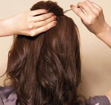 Làm phồng mái cho tóc dài xoăn - 2