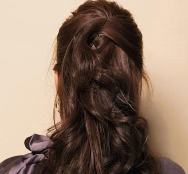 Làm phồng mái cho tóc dài xoăn - 6