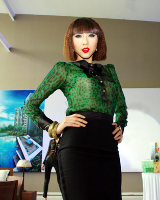 Ngọc Quyên từ văn phòng đến... giường ngủ - 1