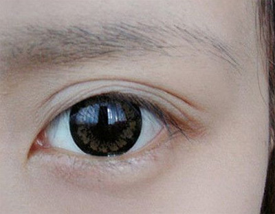 "Lột xác" với lông mi giả - 1
