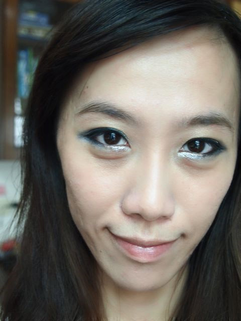 Tươi trẻ đôi mắt màu xanh - 5
