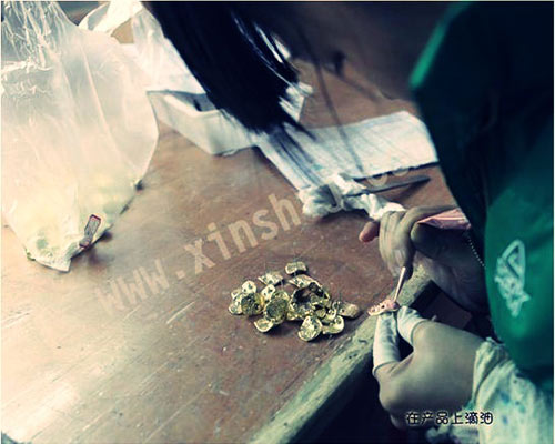 Một đôi khuyên tai 50k được làm như thế nào? - 22