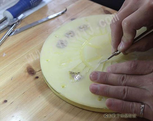 Một đôi khuyên tai 50k được làm như thế nào? - 5
