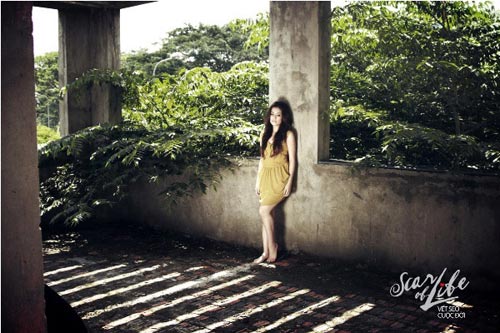 Hoàng Thùy Linh lặng lẽ trong phòng vắng - 1
