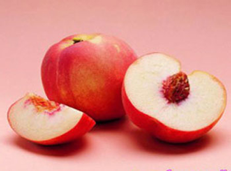 Cách này sẽ giúp bạn chọn đào ngon hơn - 1
