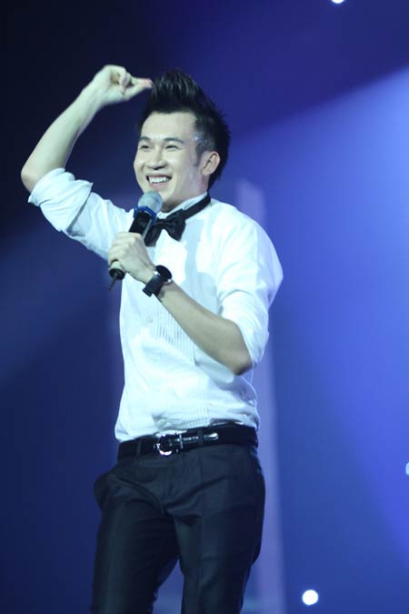 Đàm Vĩnh Hưng ôm eo Mỹ Tâm tình tứ - 2