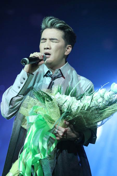 Đàm Vĩnh Hưng ôm eo Mỹ Tâm tình tứ - 14