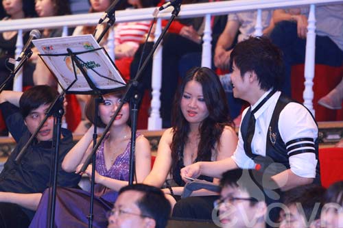 MC Vân Hugo: Vắng chồng vẫn vui - 10
