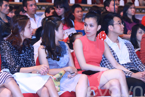 MC Vân Hugo: Vắng chồng vẫn vui - 6