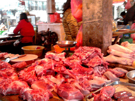 30.000 đồng/kg thịt lợn: bán chẳng ai mua? - 1