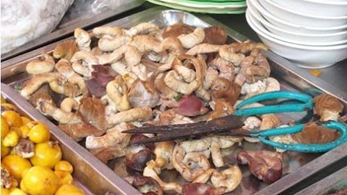 Kinh hoàng quán ăn quanh bệnh viện Hà Nội - 1