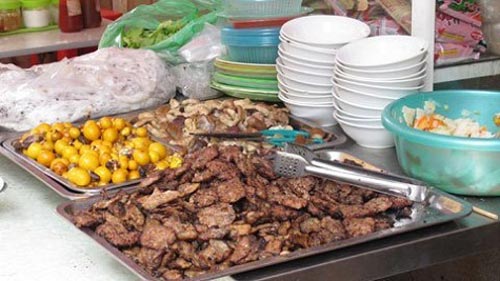 Kinh hoàng quán ăn quanh bệnh viện Hà Nội - 2