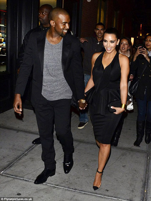 Kim Kardashian chính thức khoe bồ - 1